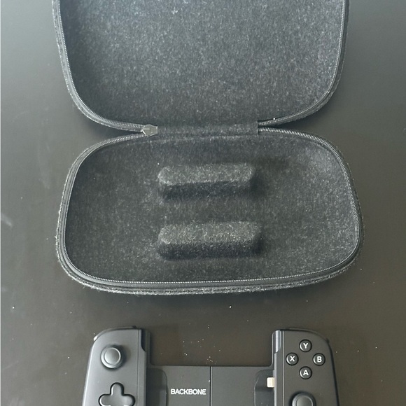 Backbone for Xbox with Case - Picture 3 of 6